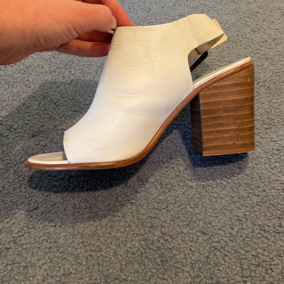 Zara white leather open toe sandals lightly used size 40 - Picture 2 of 3